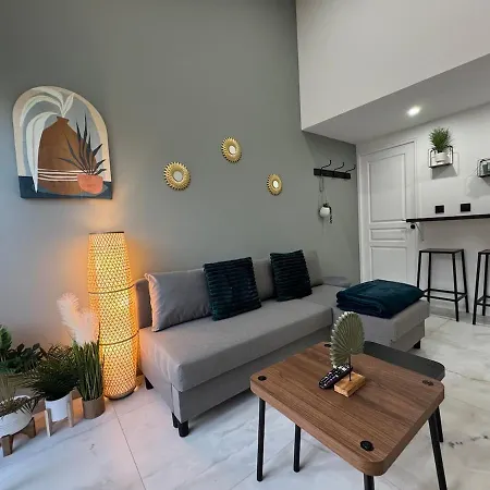 Holiday home La Lyonnaise Dans La Jungle Urbaine Venissieux